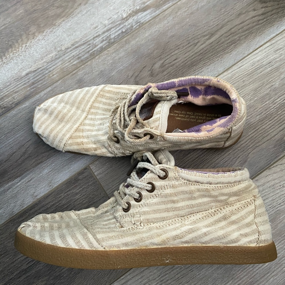 Toms